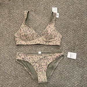 Lululemon waterside MR bikini set. Medium